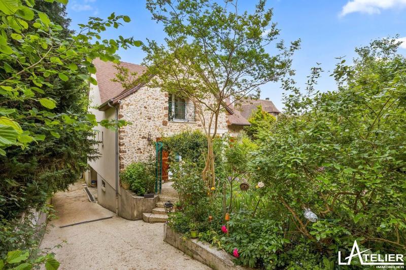 Maison - 210 m² - 5 pièces