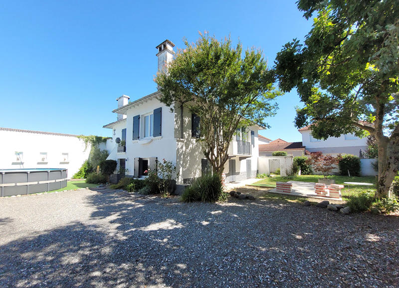 Maison - 205 m² - 6 pièces