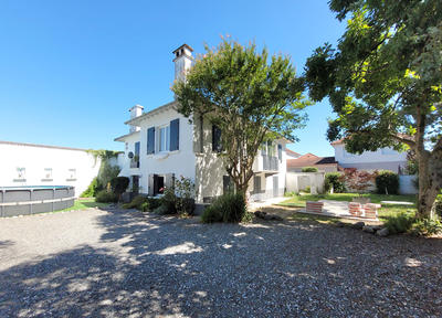 Maison - 205 m² - 6 pièces