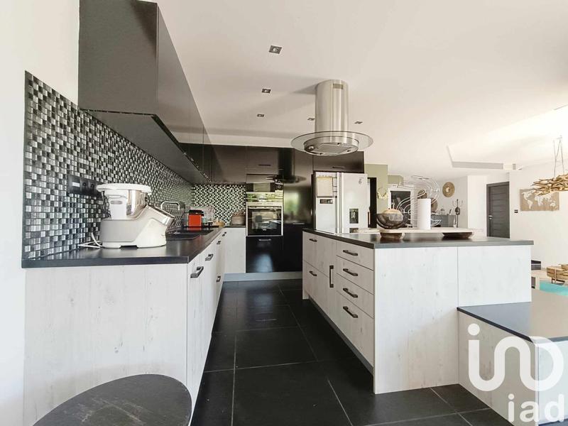 Maison - 230 m² - 7 pièces