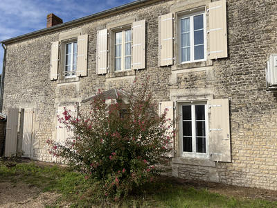 Maison - 210 m² - 6 pièces