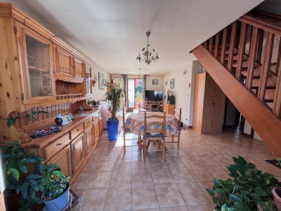 Maison - 90 m² - 5 pièces