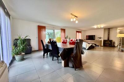 Maison traditionnelle - 105 m² - 4 pièces