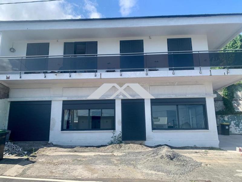 Local d'activité / Entrepôt - 118 m²