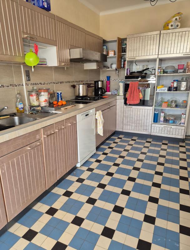 Maison - 240 m² - 9 pièces