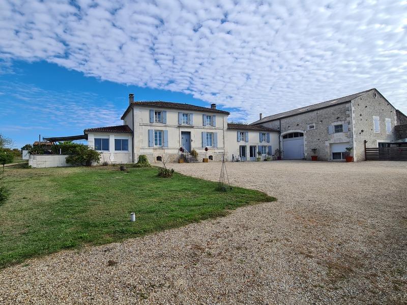 Propriété - 460 m² - 14 pièces
