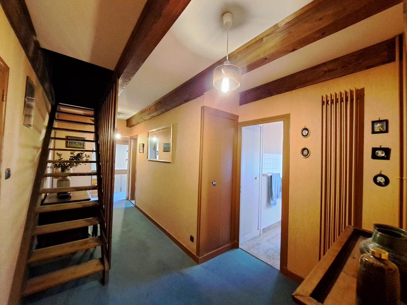 Maison - 248 m² - 9 pièces