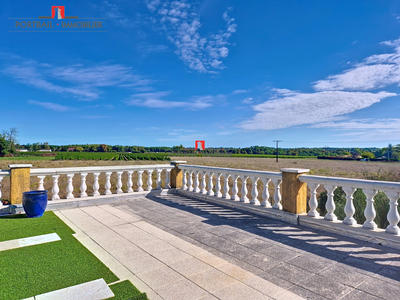 Maison traditionnelle - 240 m² - 6 pièces