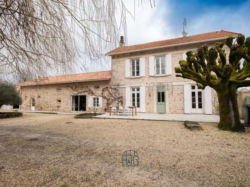 Demeure - 191 m² - 5 pièces