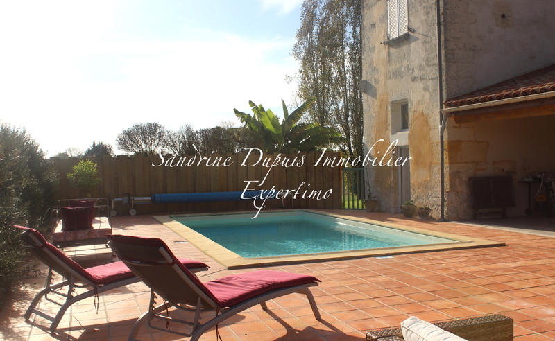 Maison - 230 m² - 9 pièces