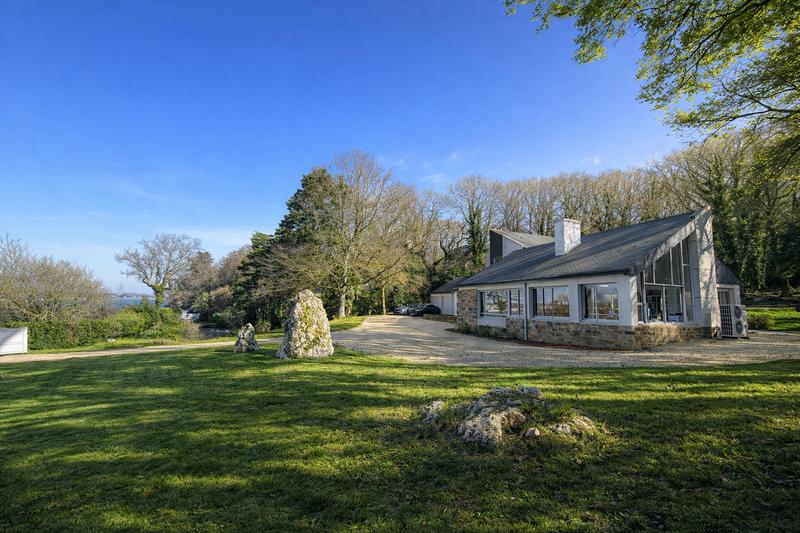 Maison - 334 m² - 8 pièces