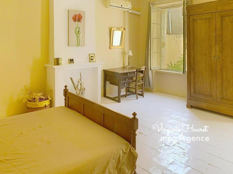 Maison - 270 m² - 10 pièces