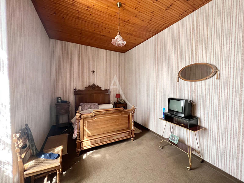 Maison - 250 m² - 9 pièces