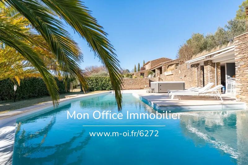 Propriété - 191 m² - 6 pièces