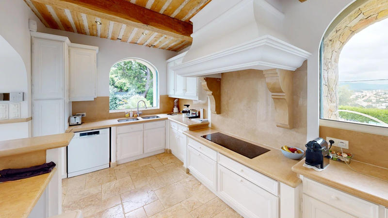 Maison - 200 m² - 6 pièces