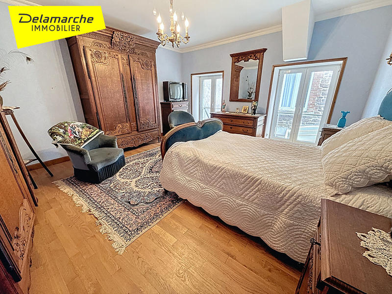 Maison - 186 m² - 9 pièces