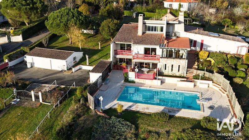 Maison - 330 m² - 8 pièces