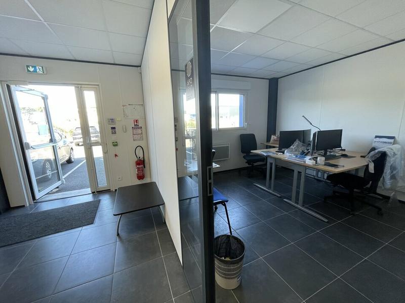 Local d'activité / Entrepôt - 590 m²