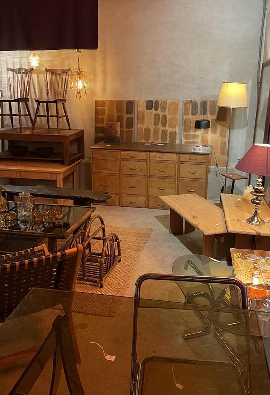Vide atelier (meubles, tables, chaises, objets déco, luminaires, vaisselle...)