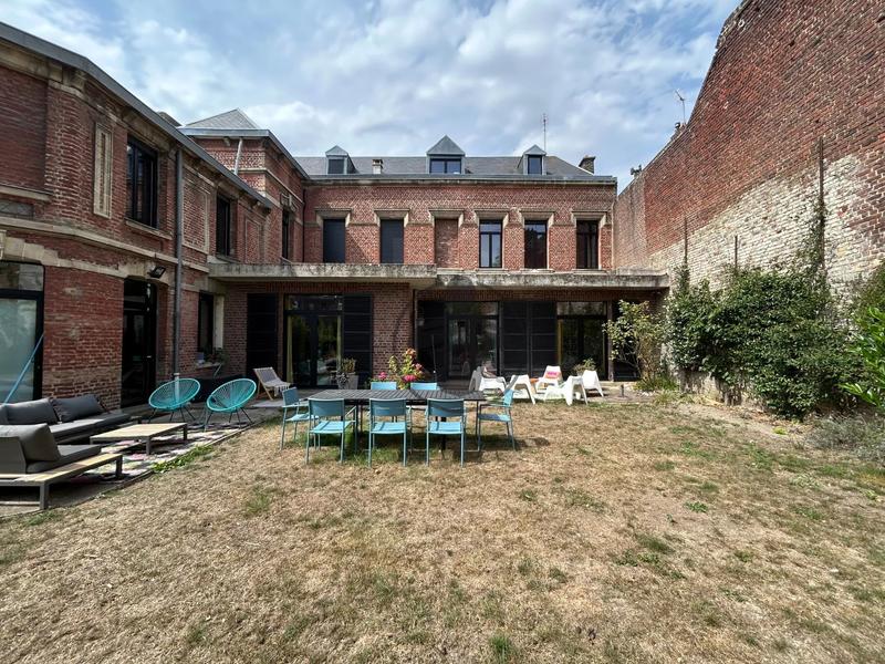 Maison - 328 m² - 8 pièces