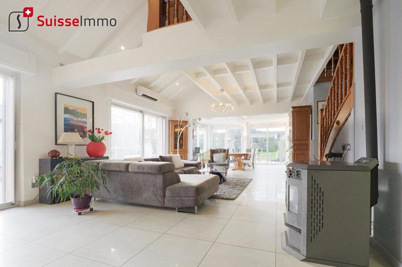 Maison - 231 m² - 7 pièces