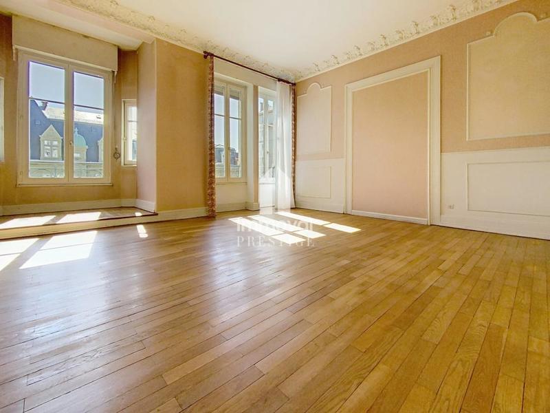 Appartement - 181 m² - 6 pièces