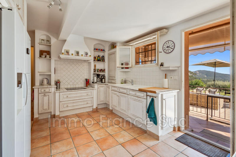 Villa - 215 m² - 6 pièces