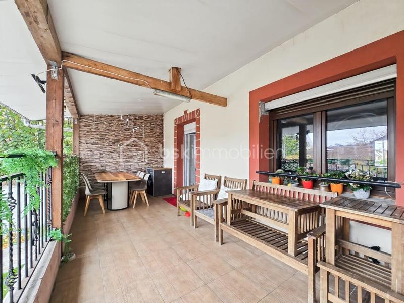 Maison - 169 m² - 9 pièces