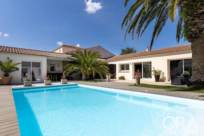 Maison contemporaine - 274 m² - 7 pièces