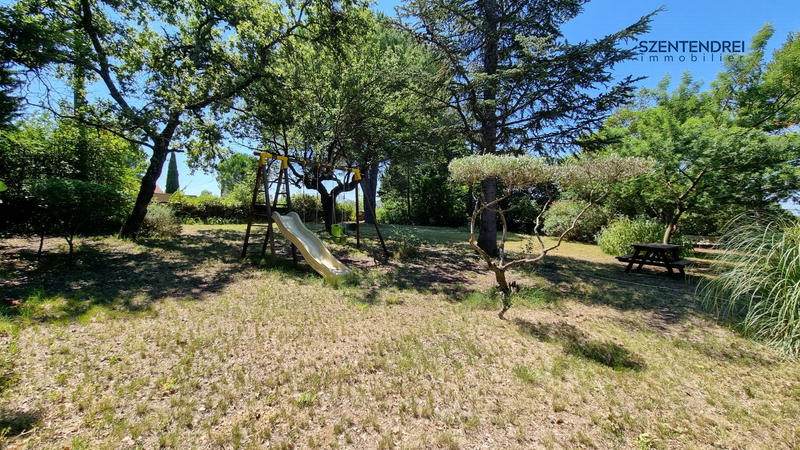 Maison - 180 m² - 7 pièces