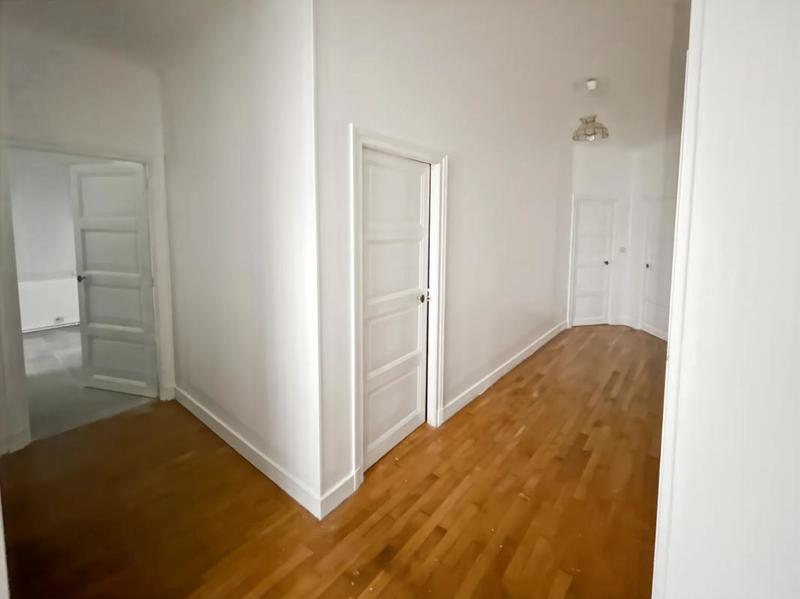 Maison - 263 m² - 8 pièces