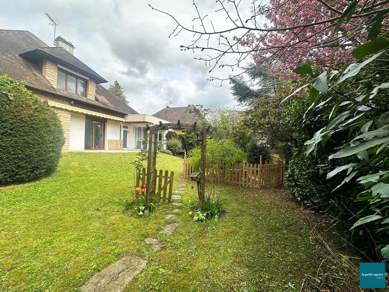 Maison - 219 m² - 7 pièces