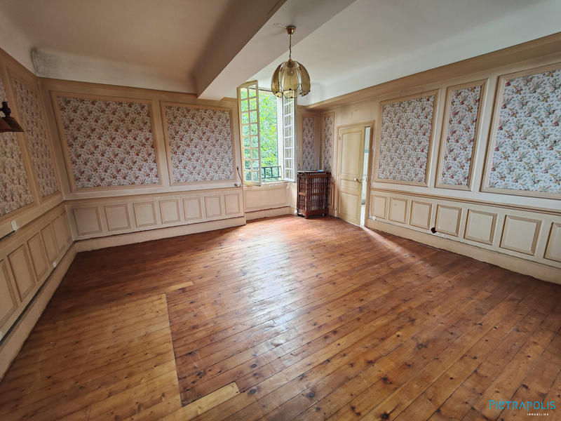 Maison - 300 m² - 8 pièces