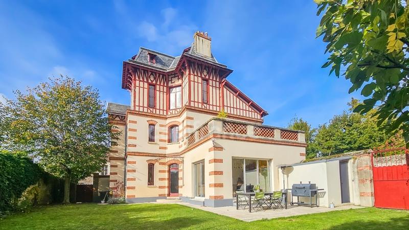 Maison de maîtres - 225 m² - 10 pièces
