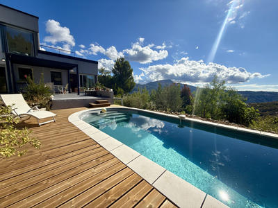 Maison - 300 m² - 7 pièces