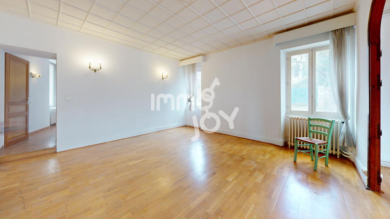 Maison - 214 m² - 7 pièces