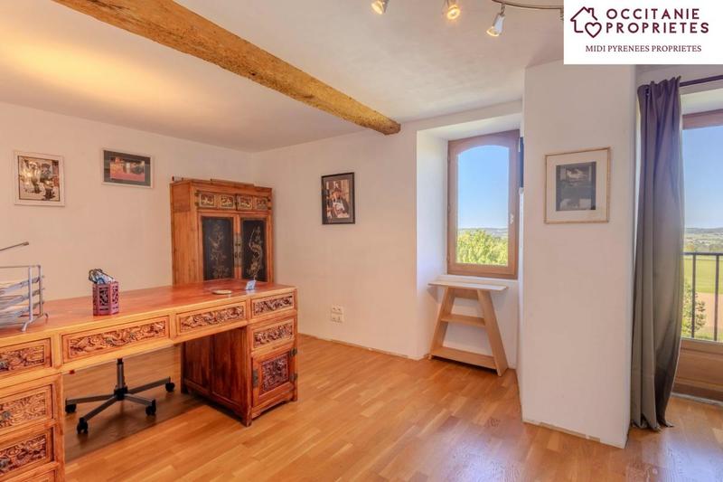 Corps de ferme - 700 m² - 17 pièces