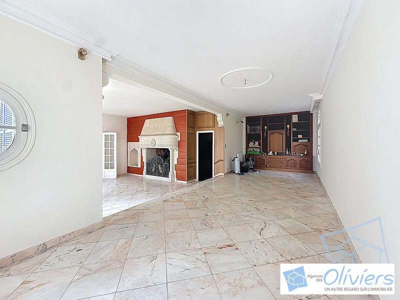 Maison - 221 m² - 9 pièces