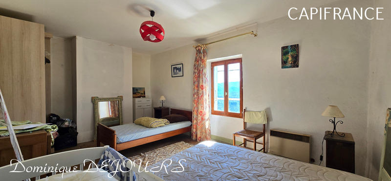 Maison - 250 m² - 8 pièces