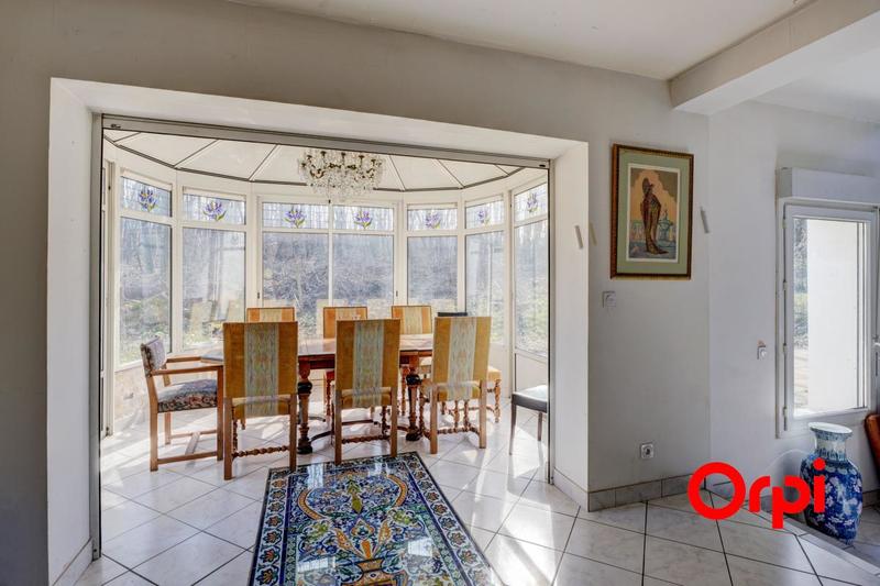 Maison - 242 m² - 8 pièces