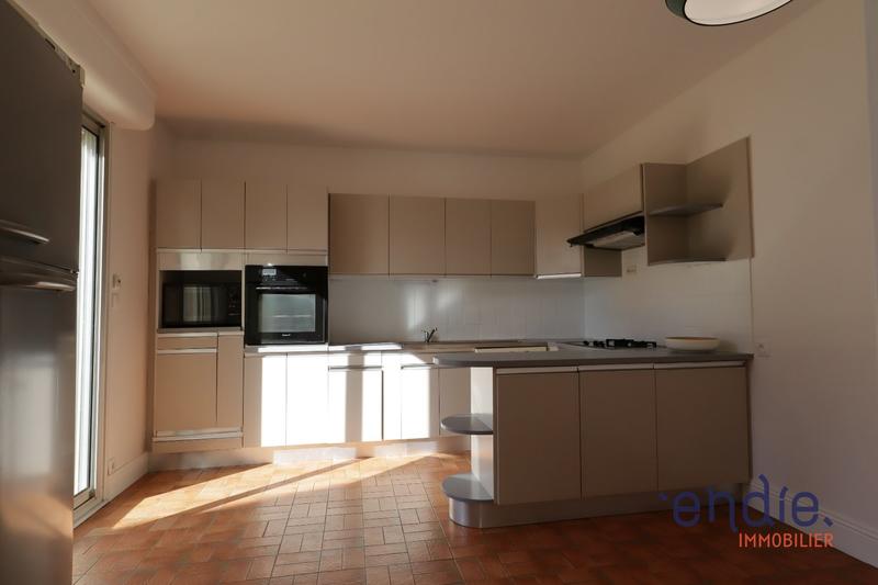 Maison - 232 m² - 8 pièces