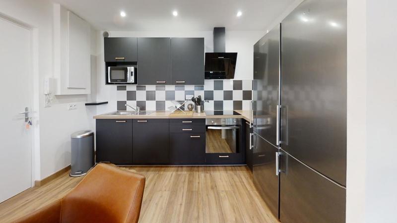 Appartement - 102 m² - 6 pièces