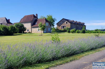 Propriété - 830 m² - 32 pièces