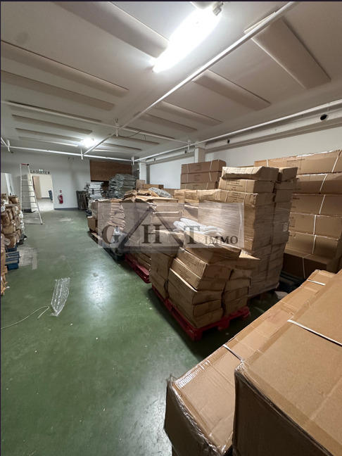 Entrepôt - 632 m²
