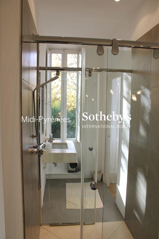 Maison de ville - 385 m² - 15 pièces