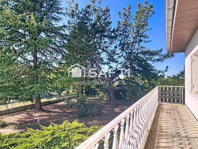 Maison - 200 m² - 7 pièces