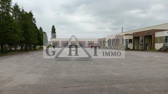 Entrepôt - 25 000 m²