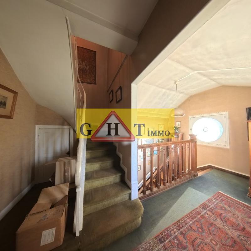 Maison - 220 m² - 8 pièces