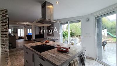 Maison - 228 m² - 7 pièces