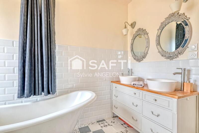 Maison - 195 m² - 6 pièces